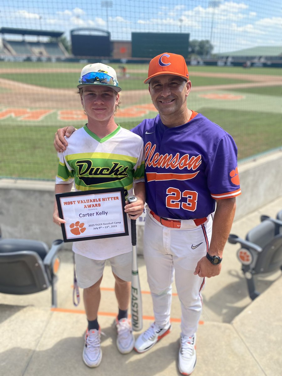 CarterKelly2027's tweet image. Awesome week with @ClemsonBaseball!  Big thanks to Coach Bakich and Coach Lang!  Honored to win offensive MVP for the week!  #newbat #gotigers!