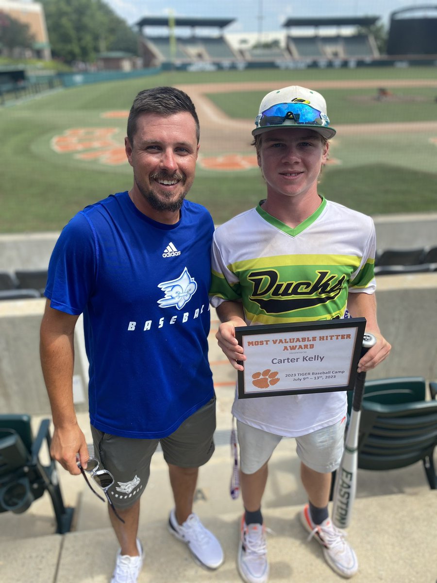 CarterKelly2027's tweet image. Awesome week with @ClemsonBaseball!  Big thanks to Coach Bakich and Coach Lang!  Honored to win offensive MVP for the week!  #newbat #gotigers!