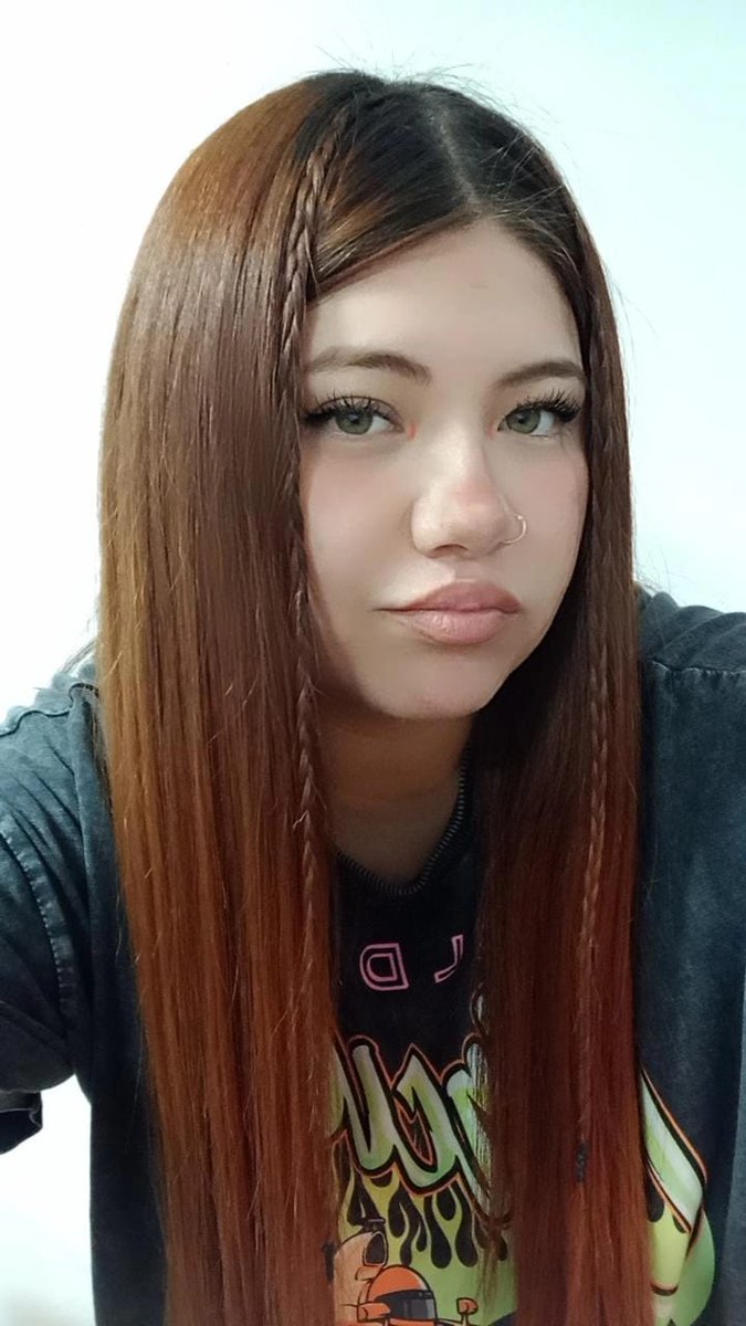 bigvaaai_'s tweet photo. - hola me llamo vaitiare me dicen vai tengo 21 años soy de chile, es mi primera integración, sigo a ama desde hace un buen y es una persona muy linda 🦄💜 #WelcometoCuerisArmy
• @amablitz • https://t.co/GVgLYee3ht