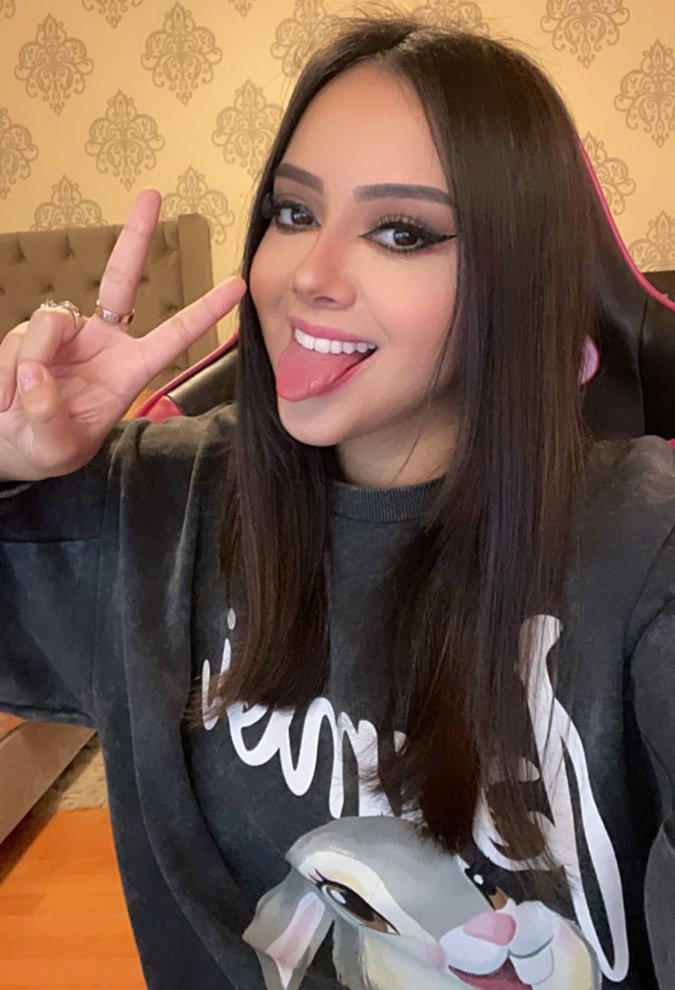 bigvaaai_'s tweet photo. - hola me llamo vaitiare me dicen vai tengo 21 años soy de chile, es mi primera integración, sigo a ama desde hace un buen y es una persona muy linda 🦄💜 #WelcometoCuerisArmy
• @amablitz • https://t.co/GVgLYee3ht