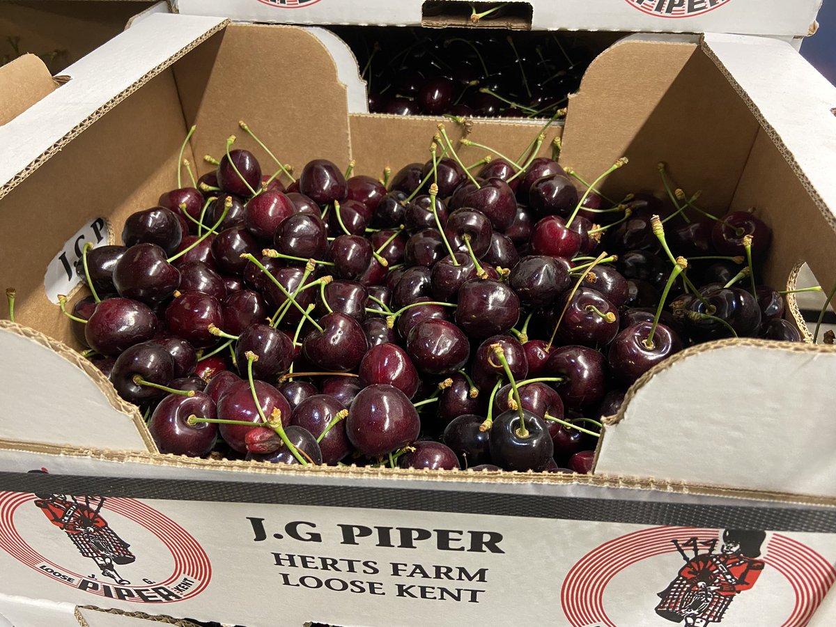 HGWalker1's tweet image. ‘Cream of the crop’ when it comes to British produce. Stunning English cherries, strawberries and blueberries a few of the highlights today