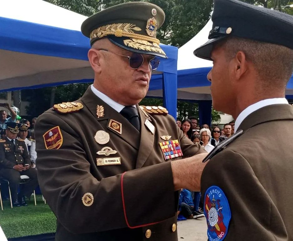 ServiciosMPPDVe's tweet photo. Hoy nuestro Sistema de Salud Militar se honró al realizar la Graduación de 390 Oficiales Asimilados,Técnicos y Tropa Profesional de la IV Cohorte del Curso Especial y Extraordinario de Formación en Ciencias de la Salud de la Fuerza Armada Nacional Bolivariana #UniónRevolucionaria https://t.co/3T8dAlDiwd