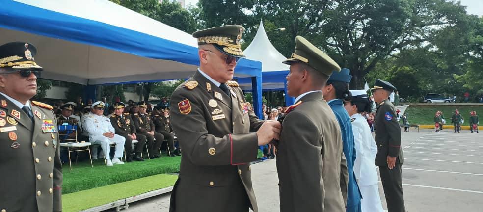 ServiciosMPPDVe's tweet photo. El acto estuvo presidido por el Mayor General M/G. Danny Ferrer Sandrea Viceministro de @serviciosmppdve en compañía de los distintos directores del Subsistema de Salud de nuestra #FANB
#UniónRevolucionaria https://t.co/PkYn7tRwhG