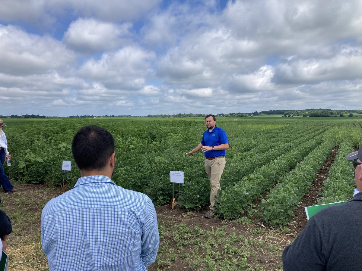 MoritzJustin's tweet image. Attended a field tour with our Team in Wisconsin this morning! Awesome tour and excellent turnout of customers who were engaged and wanting learn about our Crop Protection Products and Seed! Great job team! @BASFAgProducts #XitavoSoybeanSeed #SeedDoneRight