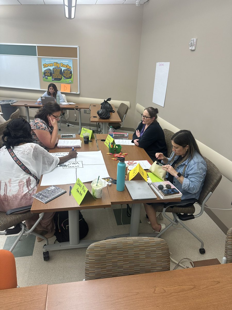 smeehan20's tweet photo. These @JPschools Master Teachers are incredible, and I’m so happy I get to learn with them this year!! #theamazingnetwork2 https://t.co/70ntUhLMfd