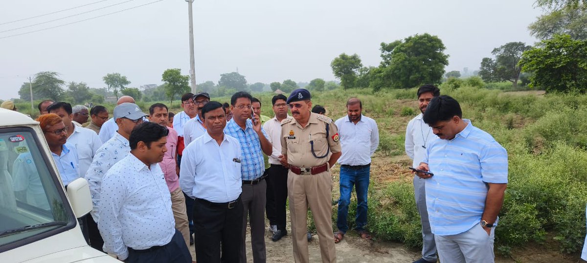 DM G.B. Nagar/NOIDA (@dmgbnagar) on Twitter photo рдЖрдЬ рд╕реБрдмрд╣ 5 рдмрдЬреЗ рд╕реЗ рд╣реА рдЬрдирдкрдж рдХреЗ рдЖрдзрд┐рдХрд╛рд░реА рдмрд╛рдврд╝ рдкреНрд░рднрд╛рд╡рд┐рдд рдХреНрд╖реЗрддреНрд░ рдореЗрдВ рдкрдВрд╣реБрдЪ рдХрд░ рд▓реЛрдЧреЛ рдХреЛ рдЖ рд░рд╣реА рдХрдард┐рдирд╛рдЗрдпреЛрдВ рдХреЛ рджреВрд░ рдХрд░рдиреЗ рдореЗрдВ рд▓рдЧреЗ рд╣реИрдВ, рдХрд┐рд╕реА рдХреЛ рднреА рдХрд┐рд╕реА рдкреНрд░рдХрд╛рд░ рдХреА рд╕рдорд╕реНрдпрд╛ рдХрд╛ рд╕рд╛рдордирд╛ рди рдХрд░рдирд╛ рдкрдбрд╝реЗ рдЗрд╕рдХрд╛ рд╡рд┐рд╢реЗрд╖ рдзреНрдпрд╛рди рд░рдЦрд╛ рдЬрд╛ рд░рд╣рд╛ рд╣реИред
<a href="/rahat_up/">Rahat UP</a>
<a href="/myogiadityanath/">Yogi Adityanath</a>
<a href="/UPGovt/">Government of UP</a>
<a href="/ChiefSecyUP/">Chief Secretary, GoUP</a>
<a href="/ShishirGoUP/">ShishirЁЯЗоЁЯЗ│</a> рдЖрдЬ рд╕реБрдмрд╣ 5 рдмрдЬреЗ рд╕реЗ рд╣реА рдЬрдирдкрдж рдХреЗ рдЖрдзрд┐рдХрд╛рд░реА рдмрд╛рдврд╝ рдкреНрд░рднрд╛рд╡рд┐рдд рдХреНрд╖реЗрддреНрд░ рдореЗрдВ рдкрдВрд╣реБрдЪ рдХрд░ рд▓реЛрдЧреЛ рдХреЛ рдЖ рд░рд╣реА рдХрдард┐рдирд╛рдЗрдпреЛрдВ рдХреЛ рджреВрд░ рдХрд░рдиреЗ рдореЗрдВ рд▓рдЧреЗ рд╣реИрдВ, рдХрд┐рд╕реА рдХреЛ рднреА рдХрд┐рд╕реА рдкреНрд░рдХрд╛рд░ рдХреА рд╕рдорд╕реНрдпрд╛ рдХрд╛ рд╕рд╛рдордирд╛ рди рдХрд░рдирд╛ рдкрдбрд╝реЗ рдЗрд╕рдХрд╛ рд╡рд┐рд╢реЗрд╖ рдзреНрдпрд╛рди рд░рдЦрд╛ рдЬрд╛ рд░рд╣рд╛ рд╣реИред
<a href="/rahat_up/">Rahat UP</a>
<a href="/myogiadityanath/">Yogi Adityanath</a>
<a href="/UPGovt/">Government of UP</a>
<a href="/ChiefSecyUP/">Chief Secretary, GoUP</a>
<a href="/ShishirGoUP/">ShishirЁЯЗоЁЯЗ│</a>