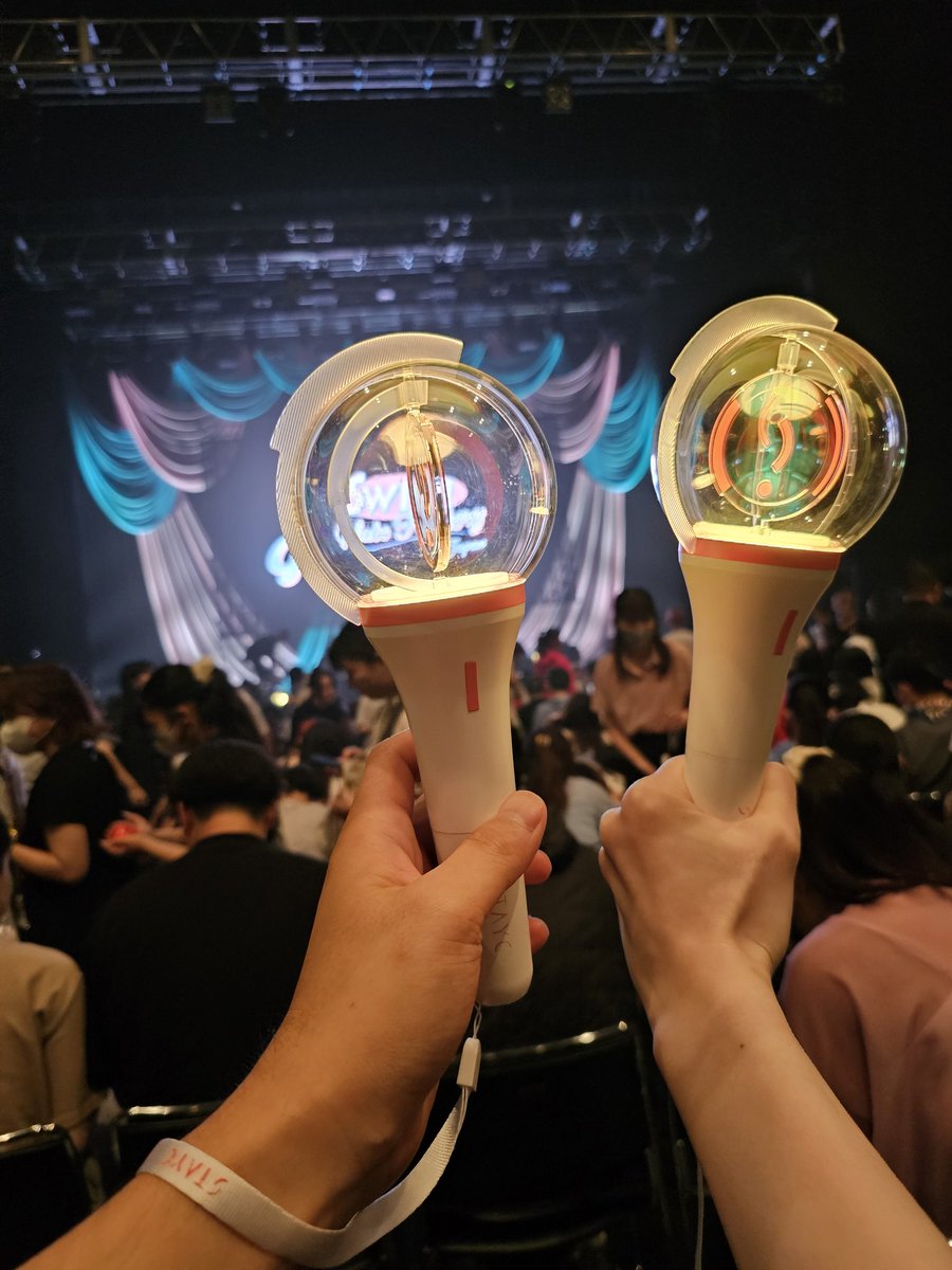Jsa_0123's tweet photo. 230713 젤라또팩토리- JAPAN
첫 일본여행시작을 스테이씨와 함께❤️
오늘도 다들 예쁘고 귀엽고 빛이나요.
일본스윗분의 도움으로 입장, 자리잡기 감사했습니다.
#STAYC #스테이씨
#SWITH_Gelato_Factory #JAPAN
#SUMIN #SIEUN #ISA
#SEEUN #YOON #J
#スミン #シウン #アイサ
#セウン #ユン #ジェイ https://t.co/io26eZgv46