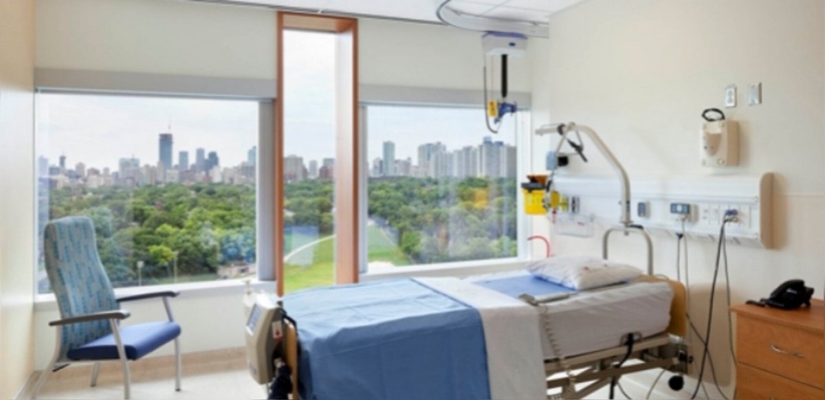 - هل تصميم المستشفى يساعد على عملية شفاء المريض؟

- علميا: نعم، أثبتت الأدلة على أن الهيئة المبنية للمستشفى تؤثر على شفاء المريض.

- كلما كان تصميم المستشفى فيه نوافذ واسعة ومساحات خارجية تسمح للضوء الطبيعي بالدخول، خلق بيئة أكثر مريحة، تقلل الضغط النفسي للمريض وتساعد على الشفاء.