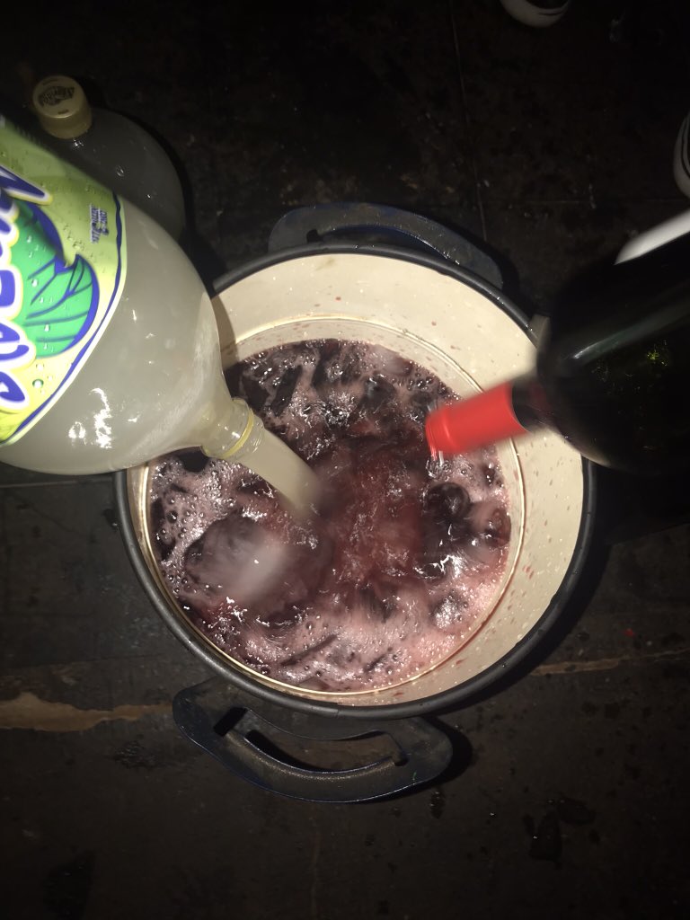 El vino con pomelo es lo mejor que hay.