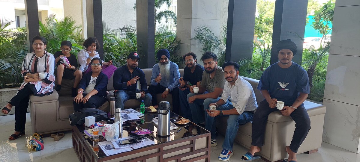 KulvinderEvox's tweet photo. Team work at @EvoxMedical is something we have always felt different.All it matters is the company of people or the association we live in. Tea break at photo shoot.  In making of difference .
#teamwork https://t.co/7TSQI8OhWU