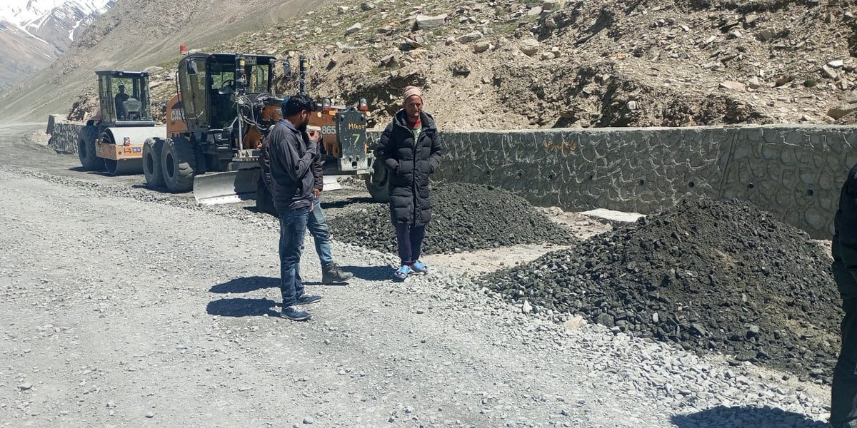 nhidcl's tweet photo. In #Ladakh, the upgradation to the intermediate lane of NH-301 Kargil- Zanskar Road from Km 117.180 to Km. 148.320 under Package 6 is in progress. 
#NHIDCL #BuildingInfrastructure #BuildingTheNation https://t.co/GtXwsUDZD3