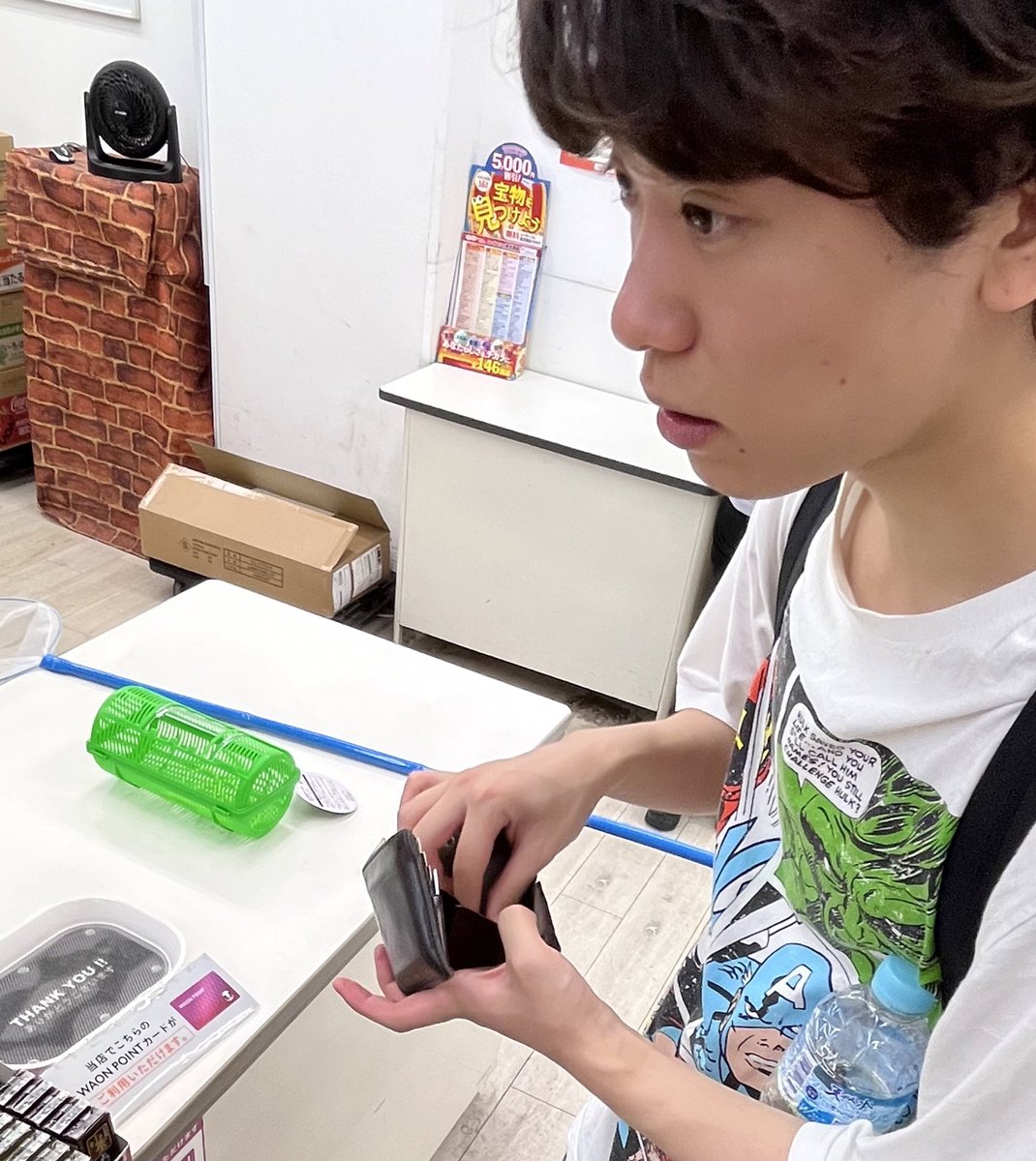 「本当にお金ないからセミ食べる」