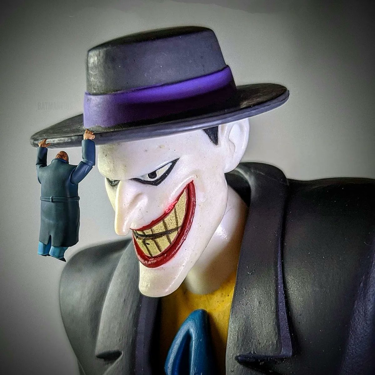 The Joker: Hello, Charlie.

Charlie Collins: Wrong number, pal. My name's Don.

  #dccollectibles #dccomics #dcanimation #dcau #dcuniverse #dcmultiverse #dcessentials #dceu #dcrebirth #dcicons #mattel #jokersfavor #batmantheanimatedseries #batmantas #btas #thenewbatmanadventures