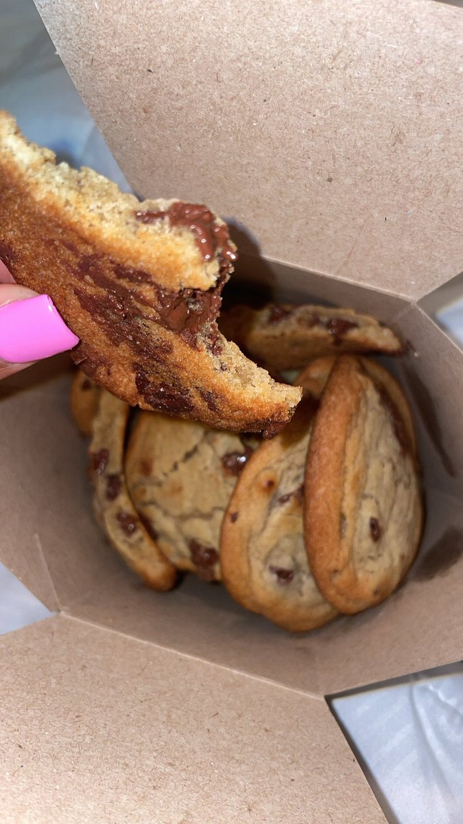 zyyrenee's tweet photo. Don’t nothing make me more happy than a McDonald’s cookie tote. https://t.co/zDINNEltNL