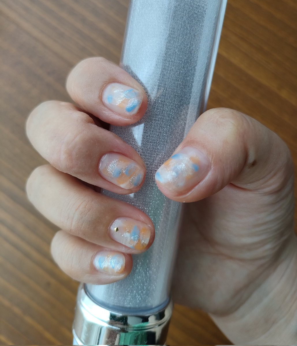 SS13913627's tweet image. ツアーが始まる！！
高まる〜〜✨✨
成功と怪我の無い完走を願って
セルフでジェルを
ESPICEカラーにチェンジ🩵🤍🧡
全力で推します！！
#RAB
#ESPICE 
#trip3