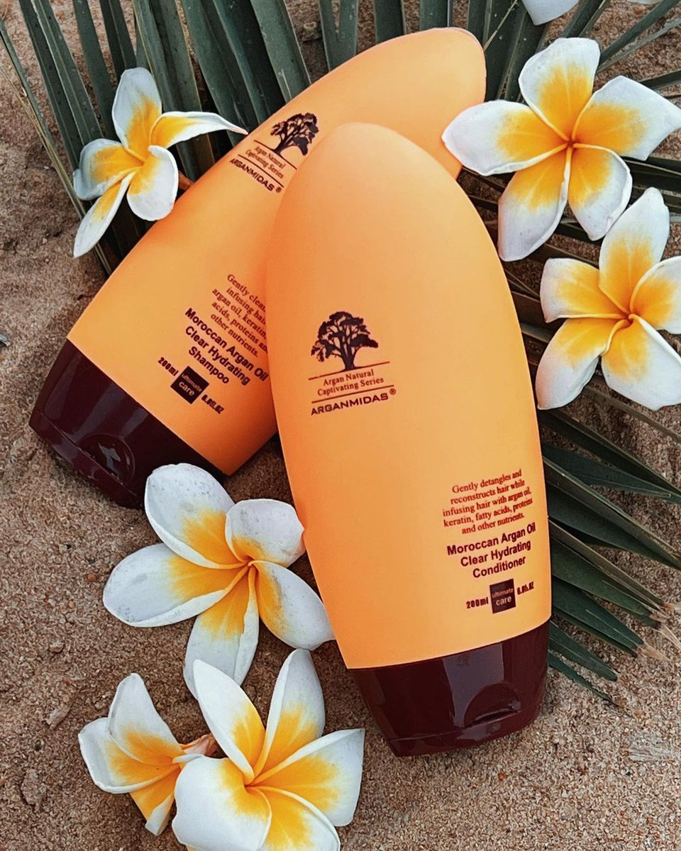 ArganmidasP's tweet photo. For anyone dealing with frizzy, tangled hair, the Moroccanoil Hydrating Shampoo and Conditioner reigns supreme among hair care products. Infused with luxurious argan oil, this powerful formula delivers complex vitamins that instantly smooth and nourish your locks. https://t.co/S8GapaUZK3