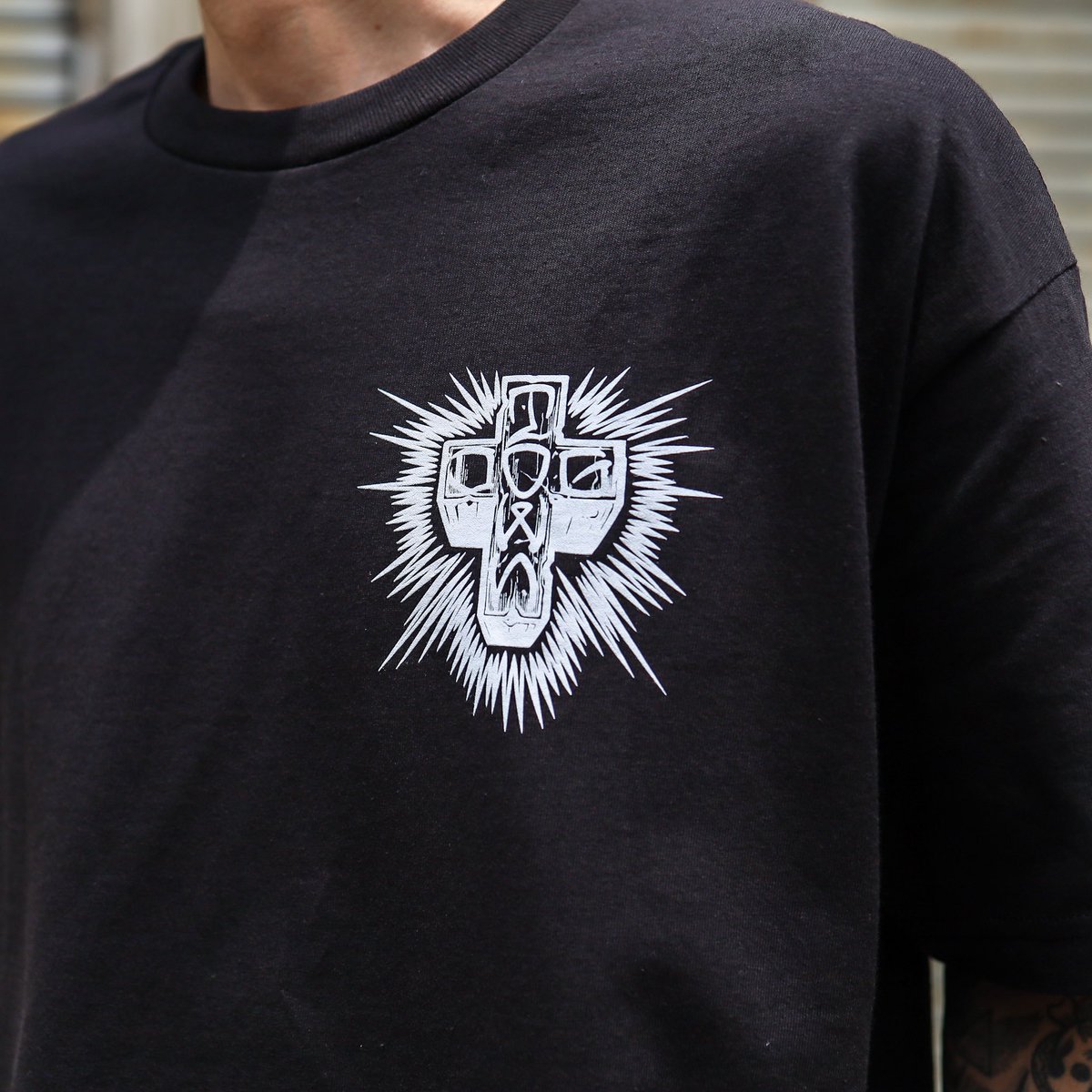 Feelin_osaka's tweet photo. 【DOGTOWN】JESSE MARTINEZ GUADALUPE HANDSHAKE TEE (BLACK) XLサイズ
https://t.co/X2f93NqFYp
レジェンドスケーター #JESSEMARTINEZ のシグネチャーグラフィックが強烈な存在感を放つ1枚。
ビビッドなプリントカラーは夏コーデに◎
#dogtownskates #dogtown #ドッグタウン #streetwear #streetstyle https://t.co/EbJARmeFcd