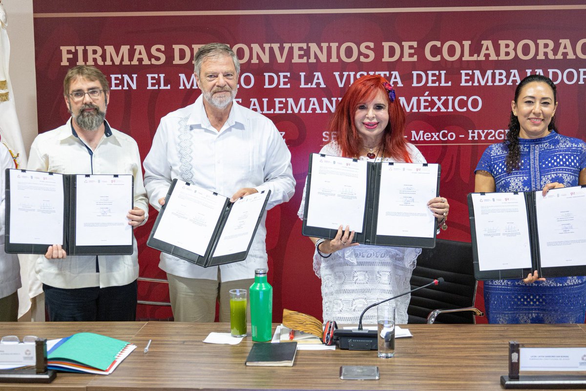 SEMABICCE's tweet photo. Se construirá en Campeche la primer planta de hidrógeno - amoníaco verde del país 🇩🇪🇲🇽.
Con las firmas de convenio con GIZ, MEXCO, HY2GEN, impulsados por nuestra gobernadora @LaydaSansores y el Gobierno Alemán, por medio del Embajador @Wolfgang Dold, https://t.co/R6PT571SHv