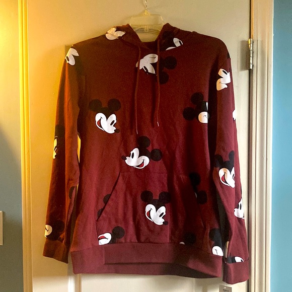 willowsfinds's tweet photo. So good I had to share! Check out all the items I'm loving on @Poshmarkapp #poshmark #fashion #style #shopmycloset #disney #jakkspacific #oldnavy: https://t.co/5j1jtMmCio https://t.co/hoqG0ify7B