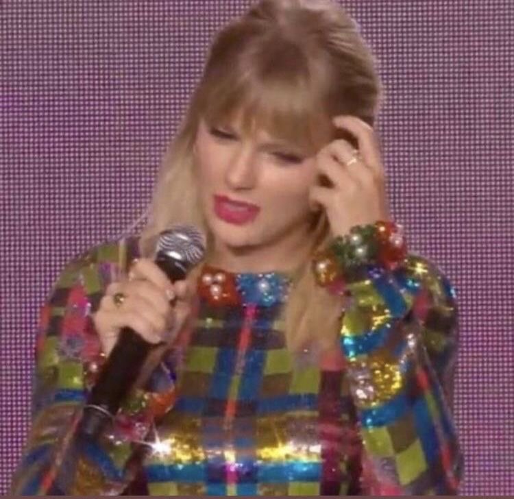 shivroyapologst's tweet image. when the summer i turned pretty doesn’t play snow on the beach during a scene where it’s snowing on the beach