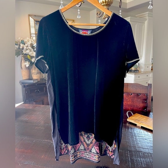 scrumble49's tweet photo. So good I had to share! Check out all the items I'm loving on @Poshmarkapp #poshmark #fashion #style #shopmycloset #forever21 #katesomerville #johnnywas: https://t.co/zsfd2P4L35 https://t.co/WPOf11Cea7