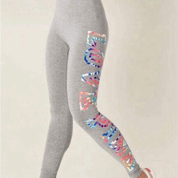 Mom2Demalia's tweet photo. So good I had to share! Check out all the items I'm loving on @Poshmarkapp #poshmark #fashion #style #shopmycloset #freepeople #nike #pinkvictoriassecret: https://t.co/dXLBaKp4og https://t.co/jAYEQfIIWf
