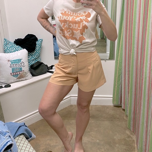 Clukee's tweet photo. So good I had to share! Check out all the items I'm loving on @Poshmarkapp #poshmark #fashion #style #shopmycloset #trueschoolauthentics #express: https://t.co/xQua2BBZD9 https://t.co/qjvC64ycD9