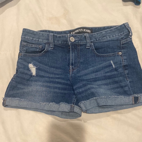 So good I had to share! Check out all the items I'm loving on <a href="/Poshmarkapp/">Poshmark</a> #poshmark #fashion #style #shopmycloset #trueschoolauthentics #express: posh.mk/xB5qQCZchBb
