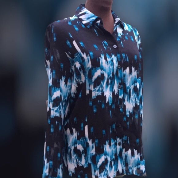 So good I had to share! Check out all the items I'm loving on <a href="/Poshmarkapp/">Poshmark</a> from <a href="/itsaposhibility/">christina fernandez</a> <a href="/AdrienneBebow/">Adrienne B 🐝 🌻</a> #poshmark #fashion #style #shopmycloset #claires #clinique #dereklam: posh.mk/IgG2gY8UpBb