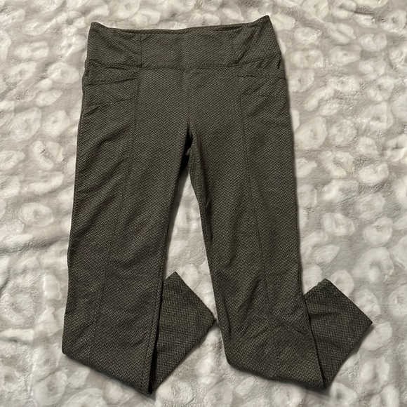 MECruz11's tweet photo. So good I had to share! Check out all the items I'm loving on @Poshmarkapp #poshmark #fashion #style #shopmycloset #athleta #londonfog: https://t.co/slSYDFpek2 https://t.co/8Iqb7N3rfN