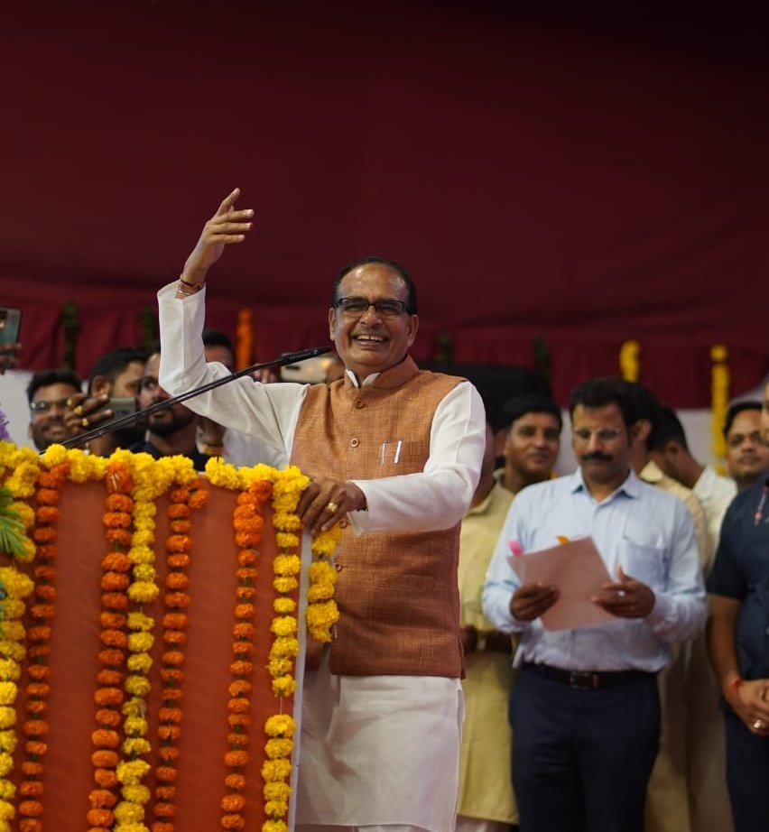 #मामा_ने_संविदा_कलंक_हटाया_स्थायी_कर्मचारी_बनाया 
ये हम तब कहेंगे जब #NHM में 100% वेतन के आदेश हो जायेंगे, ऐसा न हो कि हर बार की तरह अधिकारियों की लापरवाही के कारण ये भी एक घोषणा बनकर न रह जाए। माननीय <a href="/ChouhanShivraj/">Shivraj Singh Chouhan</a> जी स्वयं संज्ञान लेकर NHM में 100%वेतन के आदेश जारी करवाइए।🙏