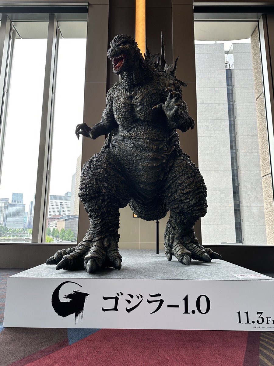 本日より8/31まで(予定)
TOHOシネマズ日比谷にて、
『ゴジラ-1.0』のスタチュー(2.3m)が出現。

#ゴジラ #Godzilla 
#11月3日公開