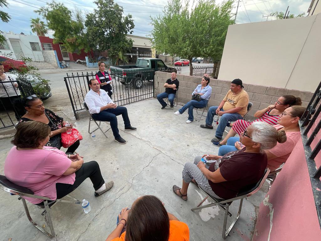 eduardoacunap's tweet photo. Agradezco a Cynthia Cordova y a las y los vecinos de la Col. Los Jardines por recibirnos en su casa. Platicamos sobre las posibles acciones de mejora para su colonia y de atención a sus necesidades con el Ayuntamiento de Hermosillo. 

#QueHermosilloHable https://t.co/GciGEVEEEh