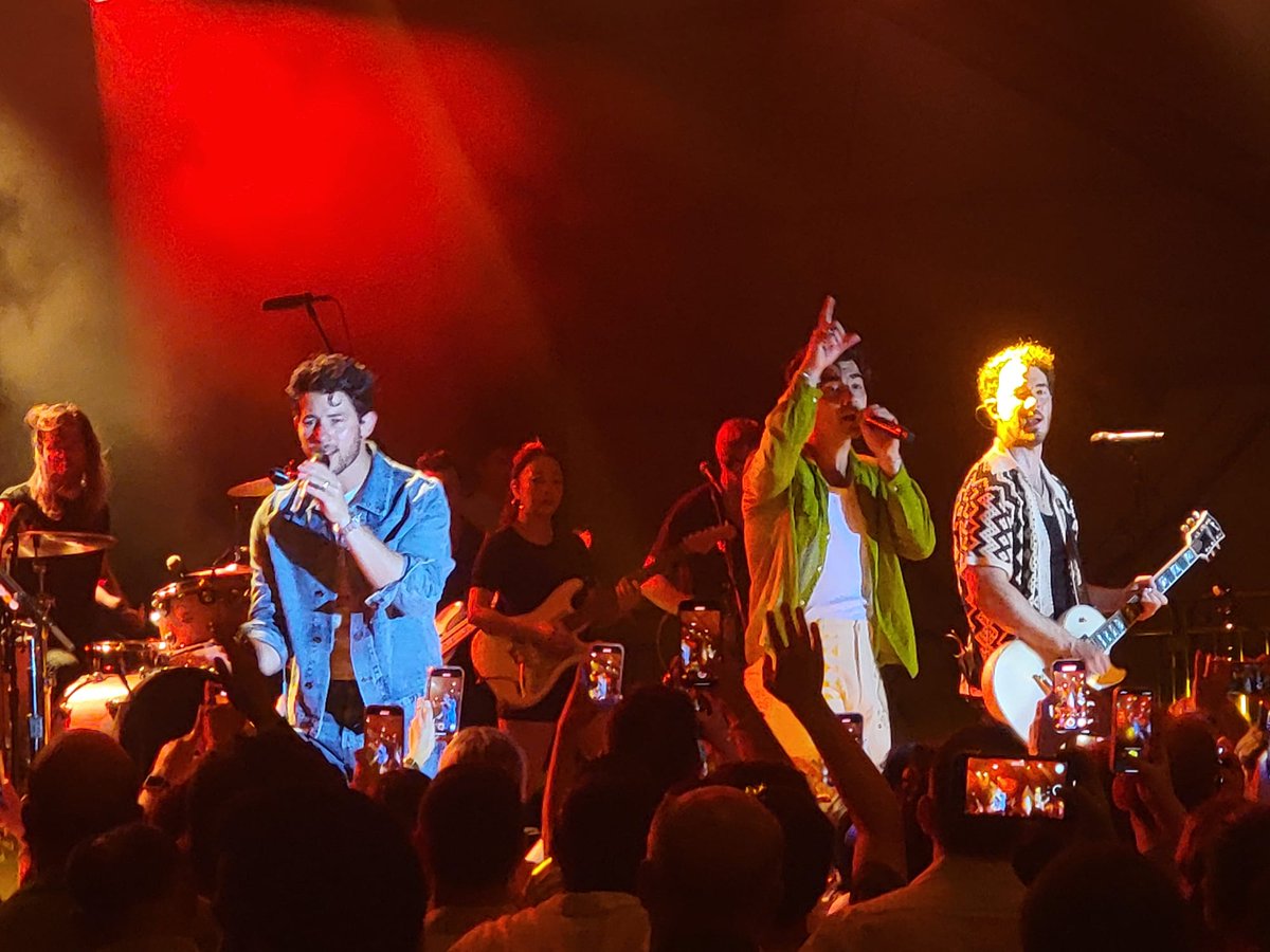 BrimbergLior's tweet photo. #FeinsteinInstitutes summer concert raised over 3.5M dollars for research! .
Amazing night with #jonesbrothers. @NorthwellHealth . https://t.co/PHiWcHeLo2