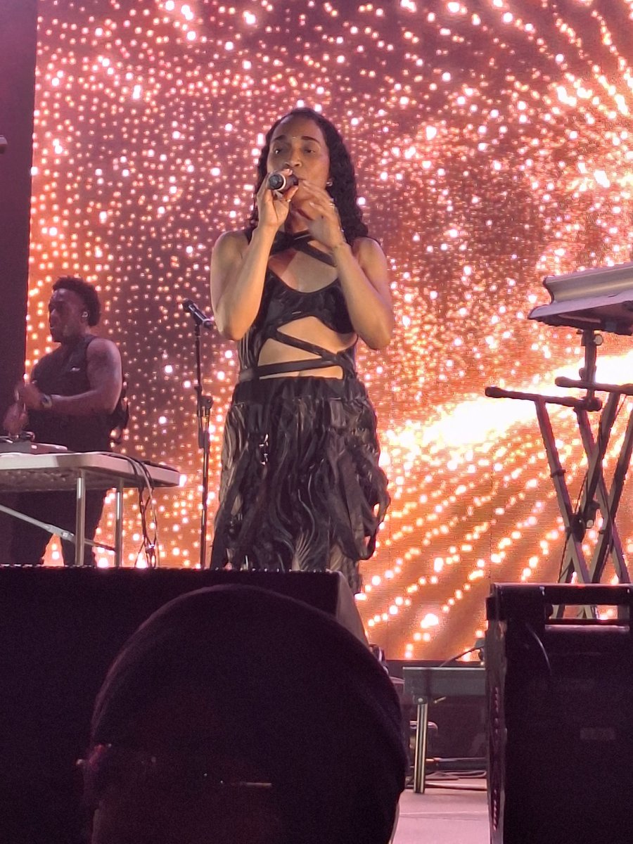 vdateach's tweet photo. Whooo wheeee @OfficialTLC just rocked a packed house in Edmonton!!! @officialchilli @TheRealTBOZ sang and danced like they were still in their 20s!!! Incredible!! Such an amazing show!! https://t.co/1nHeLfEIIW