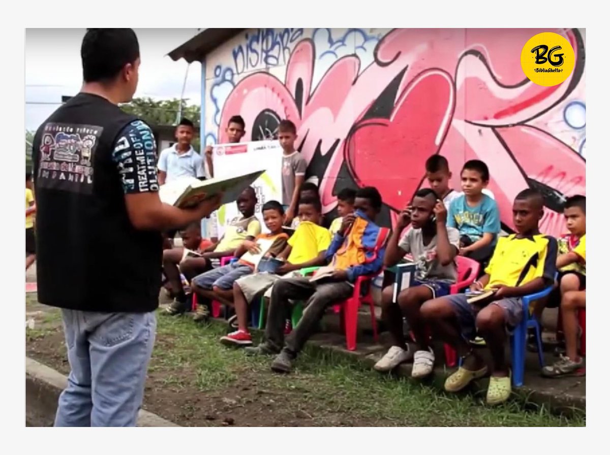 alejoeder's tweet photo. @Biblioghetto ha hecho un trabajo bacanísimo por la convivencia en los barrios, usando la cultura como motor de transformación de la violencia.

En 2013 lo conocí y hoy sigo convencido que necesitamos más proyectos como ese en Cali. 👏🏼💛 https://t.co/bTXcptAHbR
