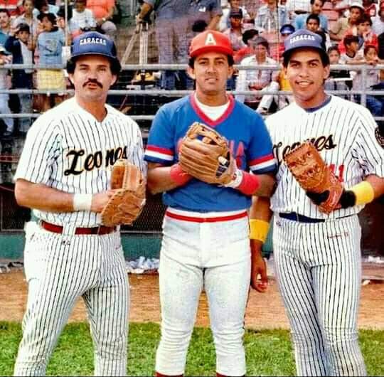 juanborrelli's tweet photo. Crédito para su autor y propietario. Dos Leones y un Tigre. Amables, esto también es Historia. Muy gratos recuerdos. https://t.co/0JNvF4xBL0