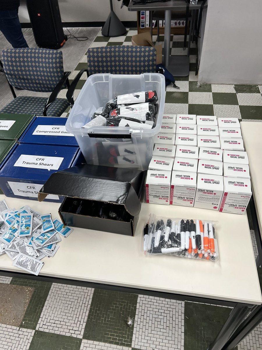 tribecalledkai's tweet photo. Today @adv_project is here with @FCCStLouis Power Builders group attending the @TheT5874Delmar's training around community care (tending to gunshot wounds, CPR, administering Narcan) because #WeKeepUsSafe ✊🏽 https://t.co/WOSmBs8MUQ