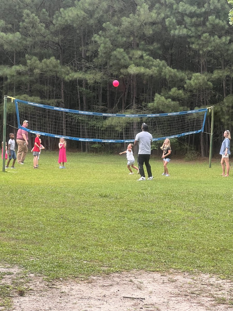 KhristaBrownlee's tweet image. We didn’t get many pictures because Mr. @ShiningStarAP and I were engaged with families and played volleyball (parents and kids). We are truly thankful for all of the families that joined us. Can’t wait for the school year to start! #SHININGSTARS #WMES