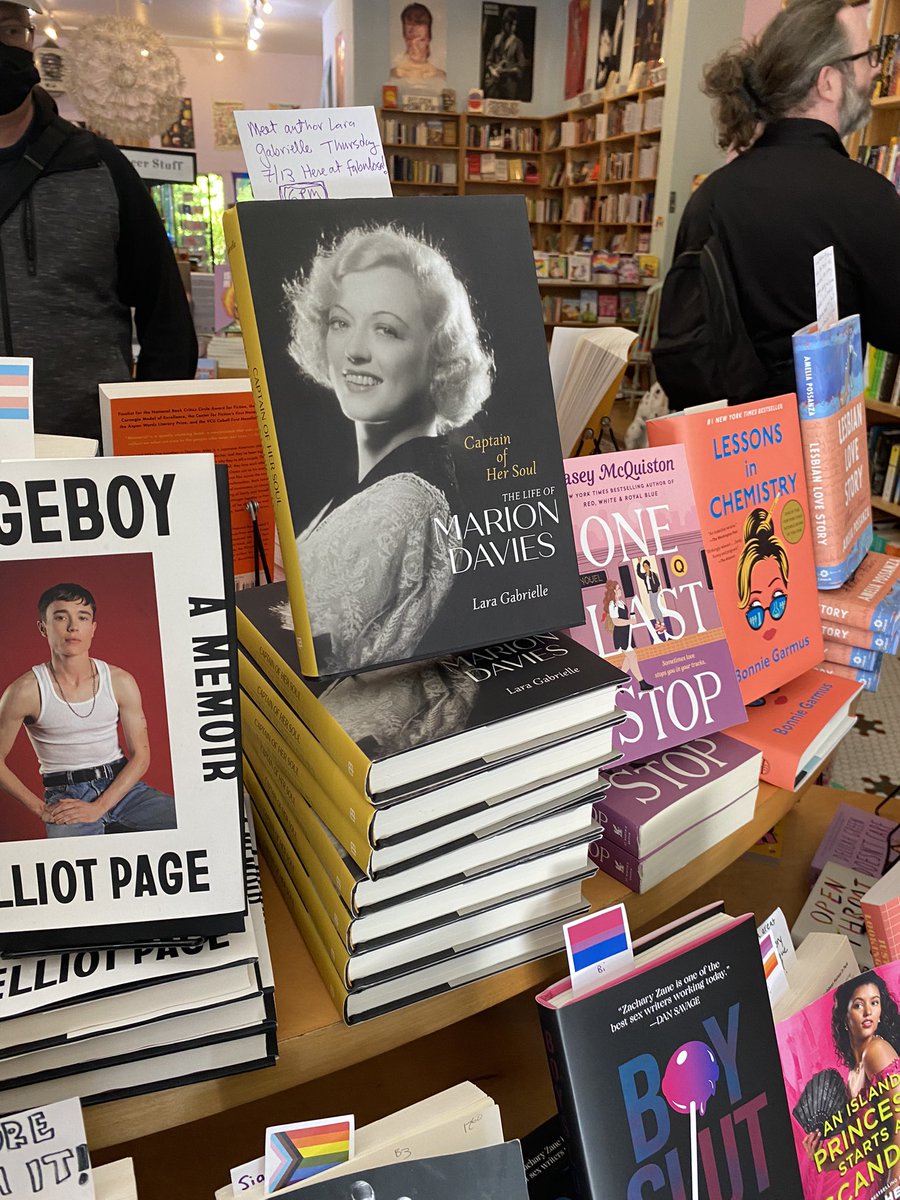 Books in the wild at Fabulosa, all ready for tonight. (And right next to Elliot Page’s book for maximum eye catching, excellent!) #SFSFF #BookTwitter https://t.co/zoRao9MfAM