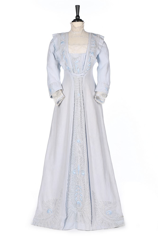 RT @wikivictorian: Summer day dress, 1905-10. Kerry Taylor Auctions. https://t.co/bqfRed1Gfj