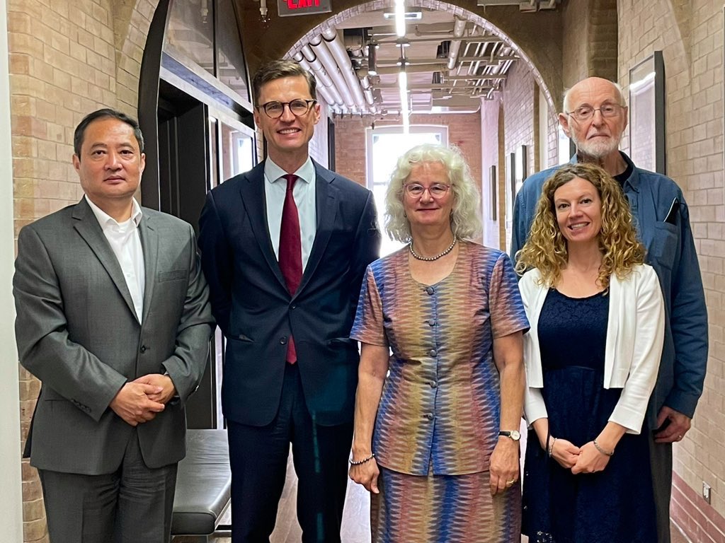 Toronto’s @YorkUniversity is a world-class 🇨🇦 research institution doing tremendous work on #China & #IndoPacific.

Thank you to Director Qiang Zha & the @Asia_York team for a rich exchange of views, and for your commitment & leadership!

#ChinaStudies #ForeignPolicy #AsiaStudies