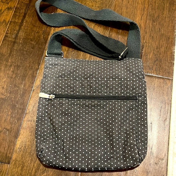 Rivker's tweet photo. So good I had to share! Check out all the items I'm loving on @Poshmarkapp #poshmark #fashion #style #shopmycloset #oakley #thirtyone #lolsurprise: https://t.co/KjMnbKaNKd https://t.co/c7cNlVuxYg