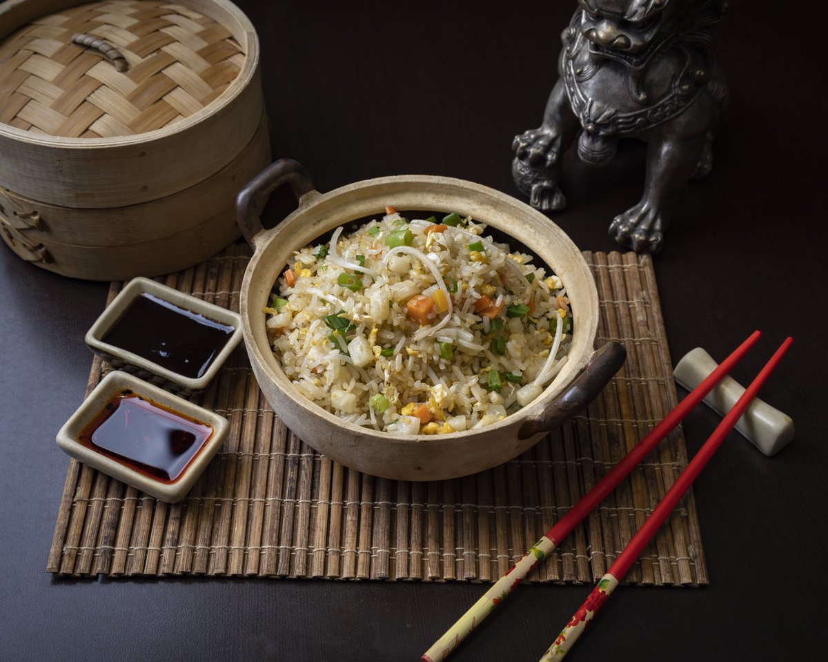 AsianBay's tweet photo. Hablando de #arroz, en la cultura china se suele preparar como platillo #mezclado con verduras, huevo, proteínas y por supuesto con un toque de #soya ¡no te limites y ordena por lo menos 3 platillos distintos para vivir la verdadera experiencia de gastronomía china! #arrozfrito https://t.co/u1Koa7HnJ0