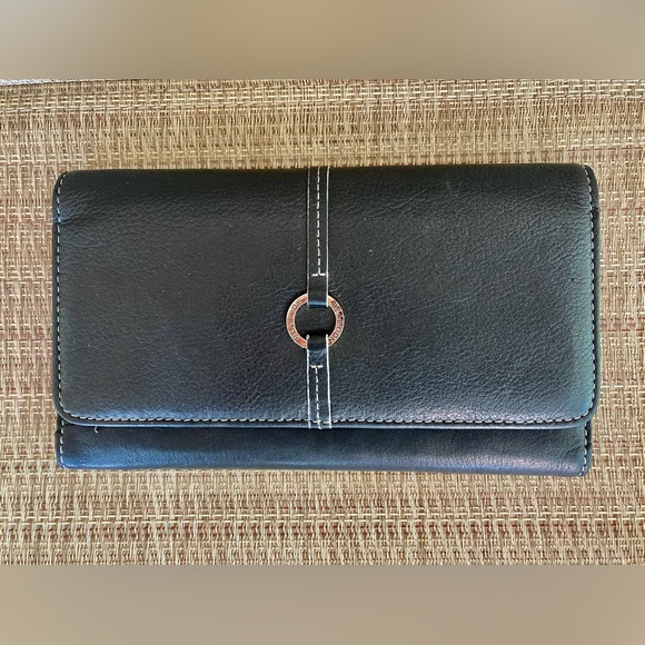 RetrosaurusRex's tweet photo. So good I had to share! Check out all the items I'm loving on @Poshmarkapp #poshmark #fashion #style #shopmycloset #reactionkennethcole: https://t.co/eMIFpCV8dA https://t.co/QrHJpSKxlF