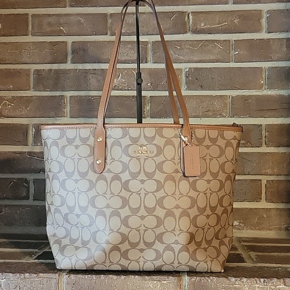 HenryWyatt's tweet photo. So good I had to share! Check out all the items I'm loving on @Poshmarkapp #poshmark #fashion #style #shopmycloset #coach: https://t.co/QzOwaxF8TJ https://t.co/mFjW5GM8kV