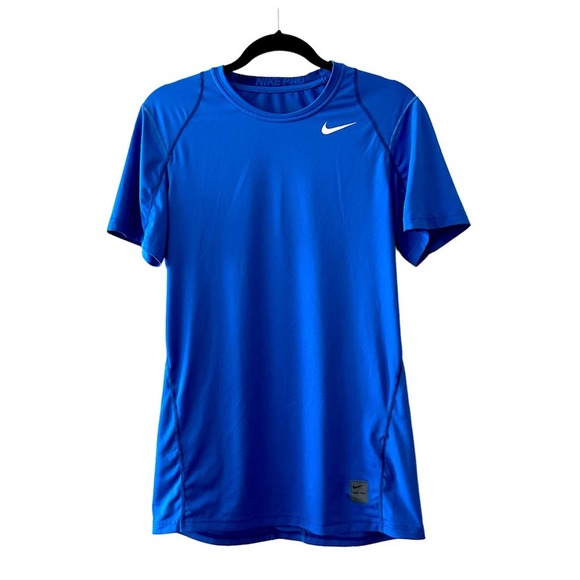 Bearlystylin's tweet photo. So good I had to share! Check out all the items I'm loving on @Poshmarkapp #poshmark #fashion #style #shopmycloset #nike #freecountry #guess: https://t.co/DwoOeinHUI https://t.co/xSik2QMqCP