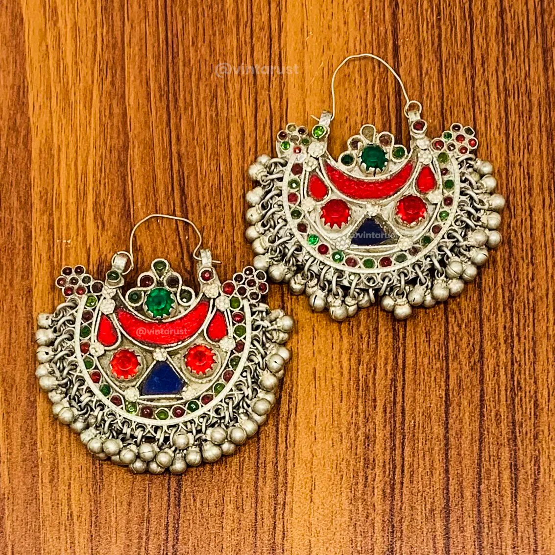 Vintage Handmade Hoop Earrings. 
Sale Price: $82.40

Checkout at our website:
buff.ly/3XSrhXM

#hoopjewelry #hooplove #hoopearrings #hoopaddict #jewelrylovers #jewelryobsession #jewelrygoals #jewelryinspiration #earringsoftheday #earringaddict #earringlover #earringstyle