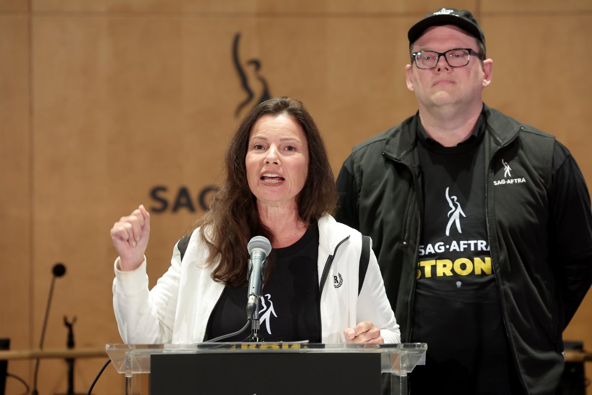 sagaftra's tweet photo. "They stand on the wrong side of history at this very moment. We stand in solidarity, in unprecedented unity." 

Today, SAG-AFTRA's President Fran Drescher and Chief Negotiator Duncan Crabtree-Ireland announced the #SAGAFTRAstrike. 💪🪧 #SAGAFTRAstrong https://t.co/vha7ZxuEv4