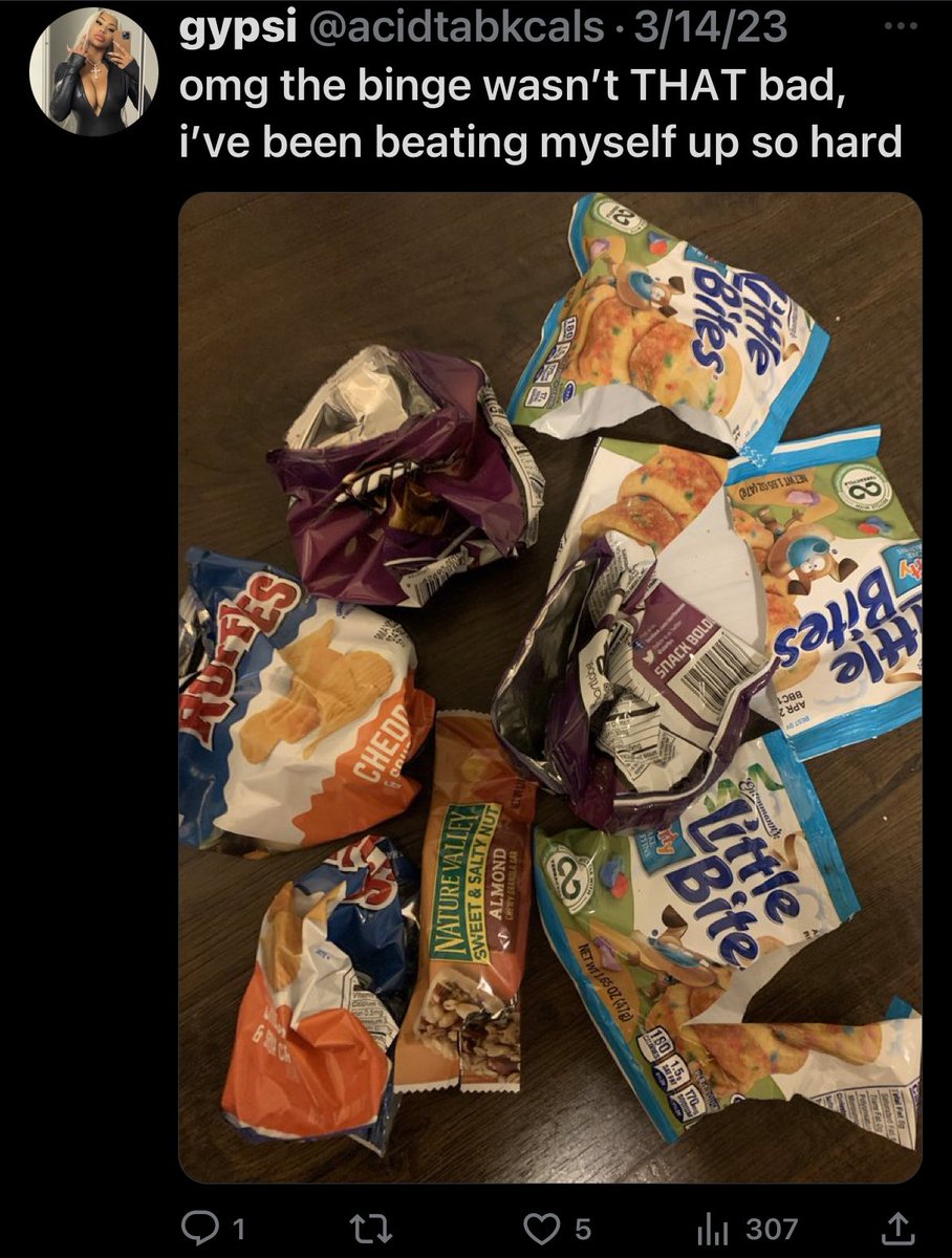 pinkmorque's tweet photo. “Edtwt” yet u eating like this?
your bmi is def in 20’s https://t.co/EylRLl82bj
